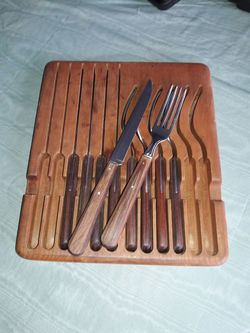 5 folks and 5 steak knife in wooden secure case.