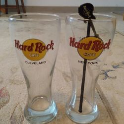 2 NEW W/OUT BOXES VINTAGE HARD ROCK CAFE CLEAR PILSNER BEER GLASSES 8.5" TALL 20 OZ W/VINTAGE GUITAR STIR SWIZZLE STICK 