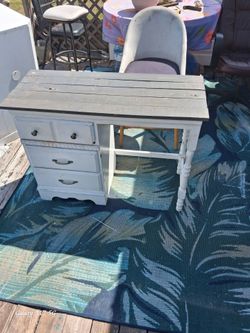 Computer /Makeup desk