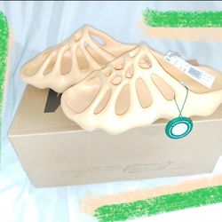 Adidas Yeezy Foam size 5 