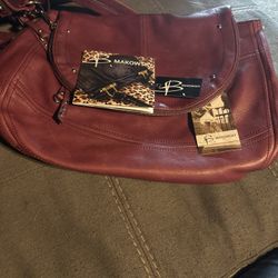 B Makowsky Fine Leather Purse 