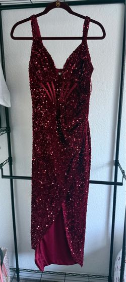 NWOT Cherry Melow Burgundy Sequin Velvet V-Neck Spaghetti Strap Maxi Dress Size S
