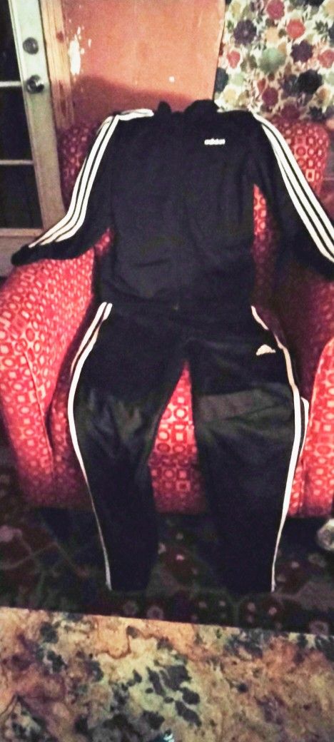 Joggers Outfit  Size  M