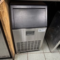 Commercial Undercounter Ice Machine (100–120 lb/day class)