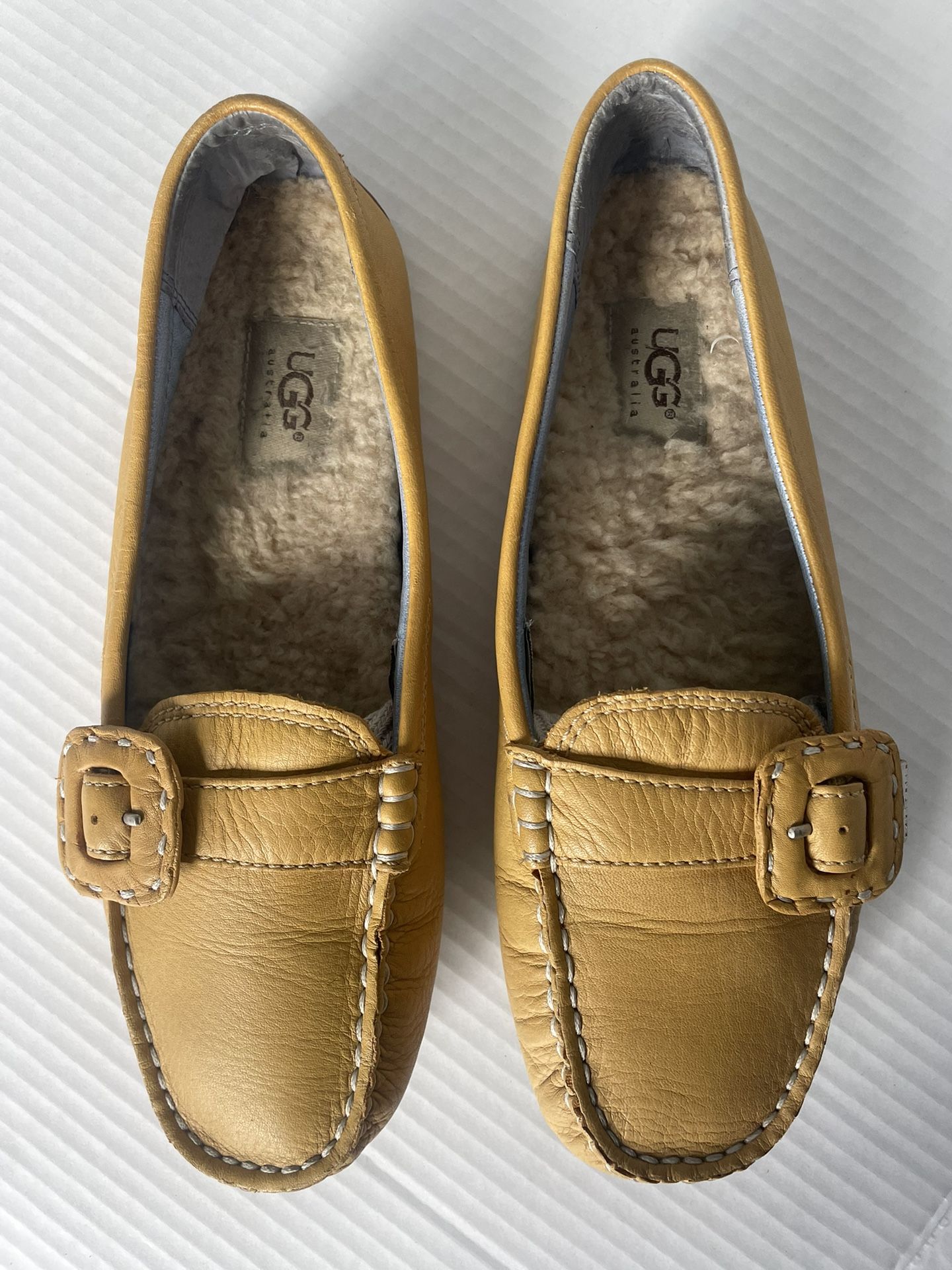 UGG Australia Yellow Leather Moccasins Loafers Women’s 8 – Sheepskin Lined – Buckle Detail