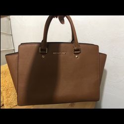 Micheal Kors Purse With Wallet