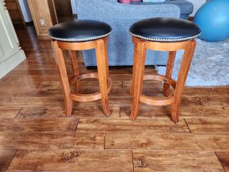 4 wooden bar stools