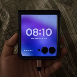 Motorola Razr + 2024