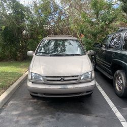 1999 Toyota Sienna