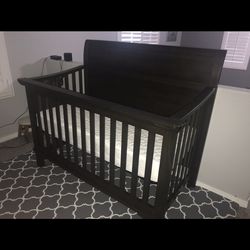 Baby convertible crib with all attachments