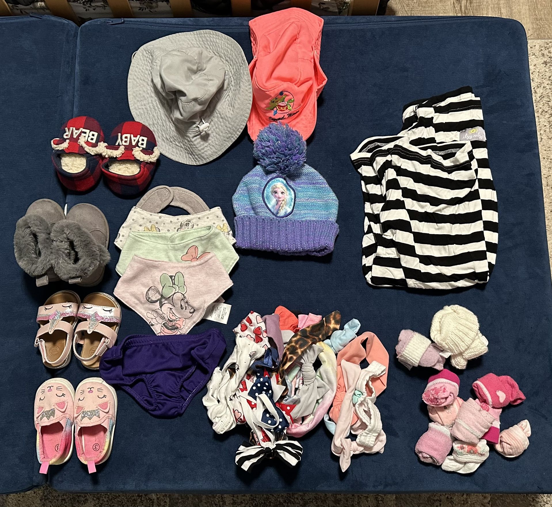 Baby Girl Shoes, Bibs, Hats, Gloves, Socks, Bows/headbands