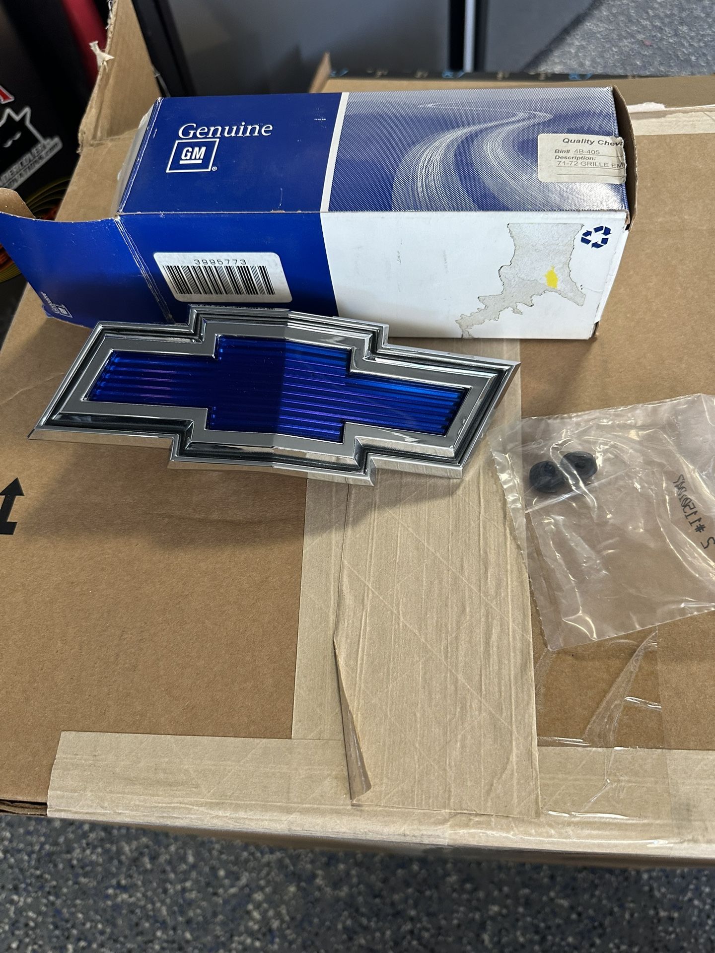 71/72 Chevy Grille Emblem