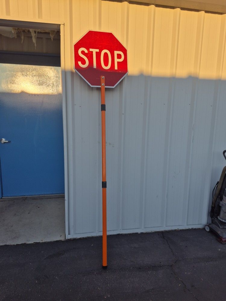 Stop/slow Sign