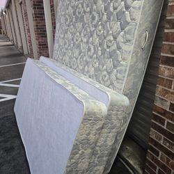KING MATTRESS AND BOX SPRINGS (SEALY)
