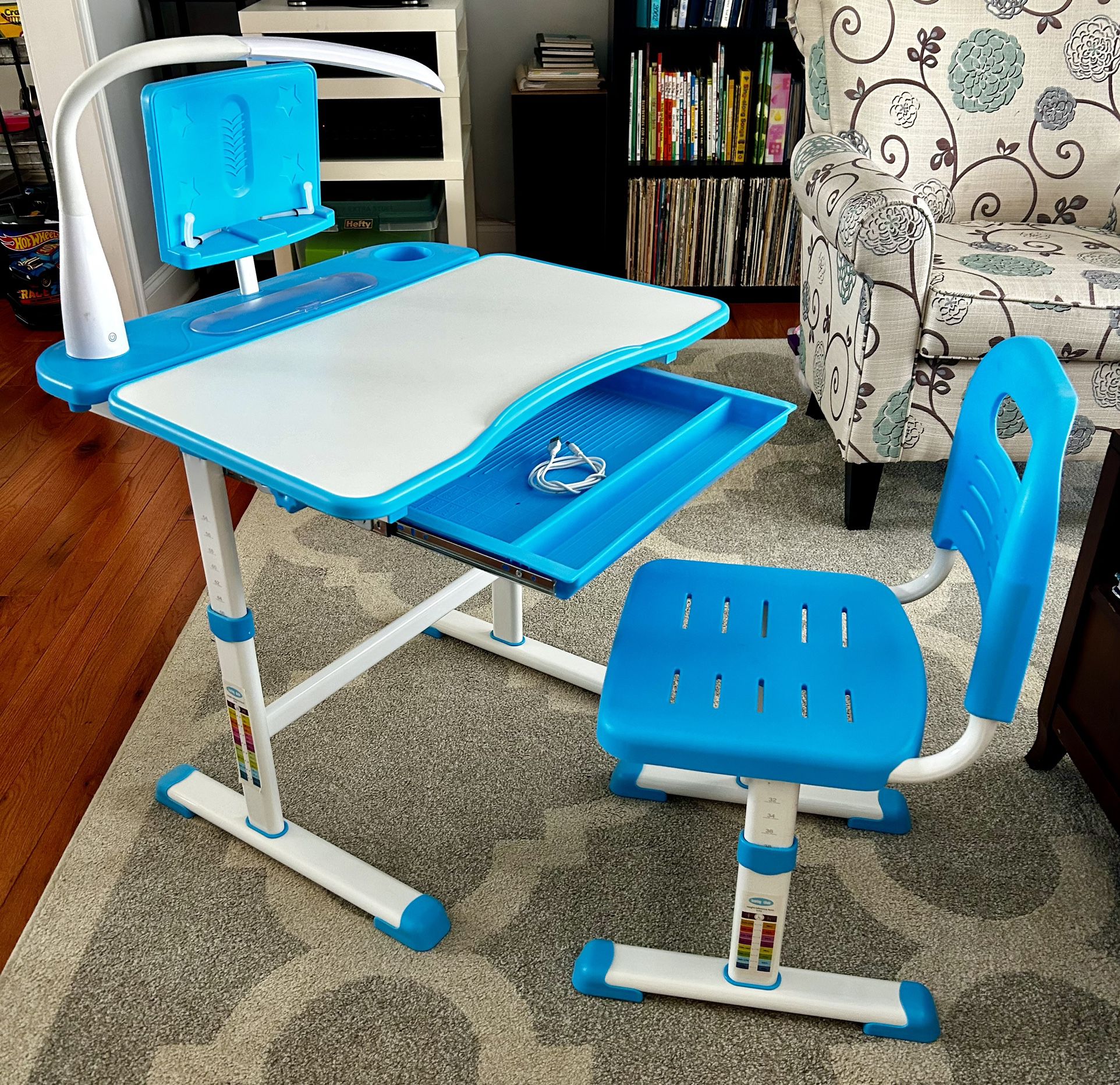 Kids Multifunctional Desk and Chair Set