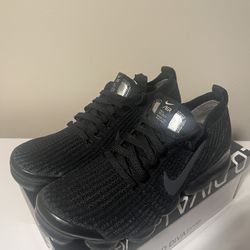 Women’s Air Vapormax Flyknit ‘Triple Black’ Size 8