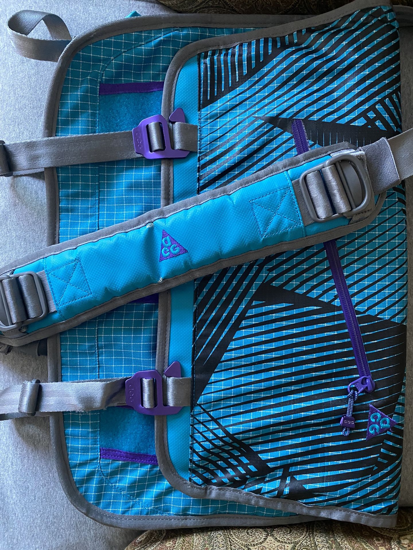 Nike ACG Waterproof Messenger Bag