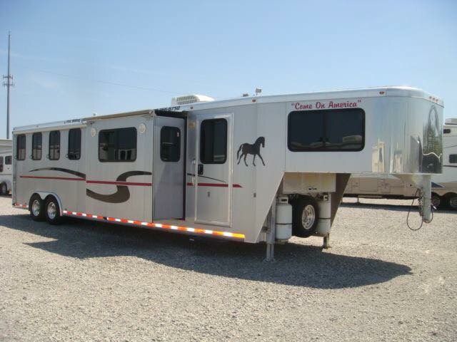 2003 4H JD Sutherland LQ Horse Trailer