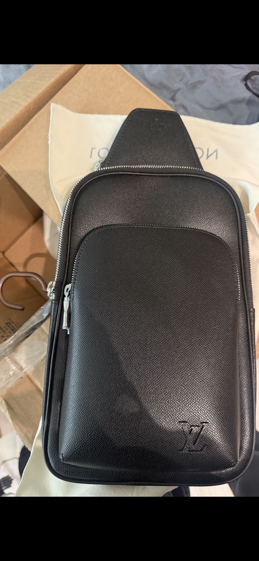 Louie Vuitton Avenue Sling bag