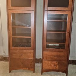Cabinets/shelves 