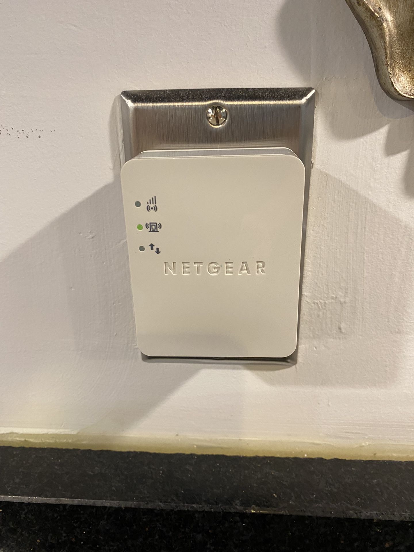 Netgear Universal WiFi Range Extender Booster White WN1000RP