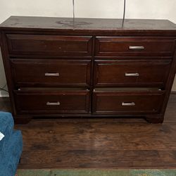 Dresser With mirror  For Sale