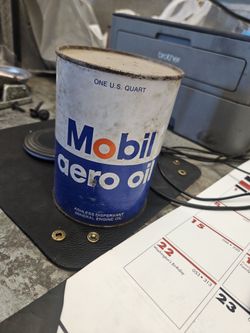 Vintage  quart oil can