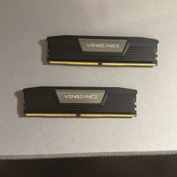 USED - CORSAIR Vengeance DDR5 RAM 32GB (1x32GB) 5200MHz CL40-40-40-77 1.25V Intel XMP 3.0 Desktop Computer Memory – Black (CMK32GX5M1B5200C40)
