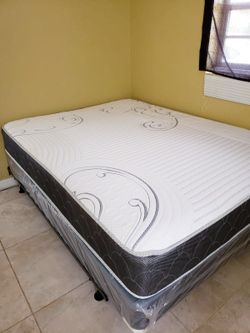 NEW QUEEN MATTRESS. Bed frame is not available. Take it home the same day 👍