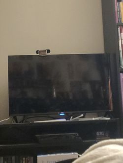 Large Flat Screen TV 32"