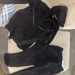 Black men’s nike tech