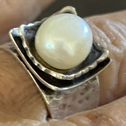 Silpada Woman’s Sterling Silver and Pearl Ring
