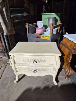 Pretty Little Vintage Chest of Drawers