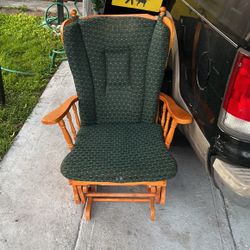 Rocking Chair In Excellent Condition 