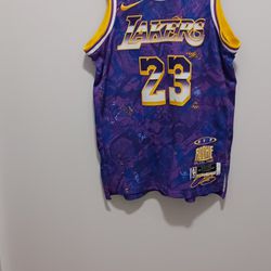 King JAMES LA LAKERS JERSEY AND 3 HATS