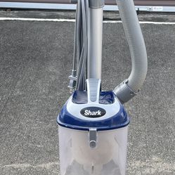 Shark Navigator Lift Away Deluxe 