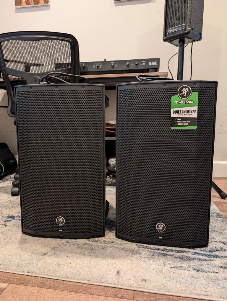 Mackie Thump 12a Speakers