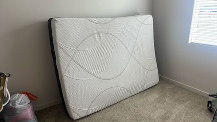 Black Metal Platform Bed Frame and Queen Size Mattress