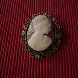 Vintage Brooch 2inch Tall