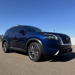 2023 Nissan Pathfinder SL 