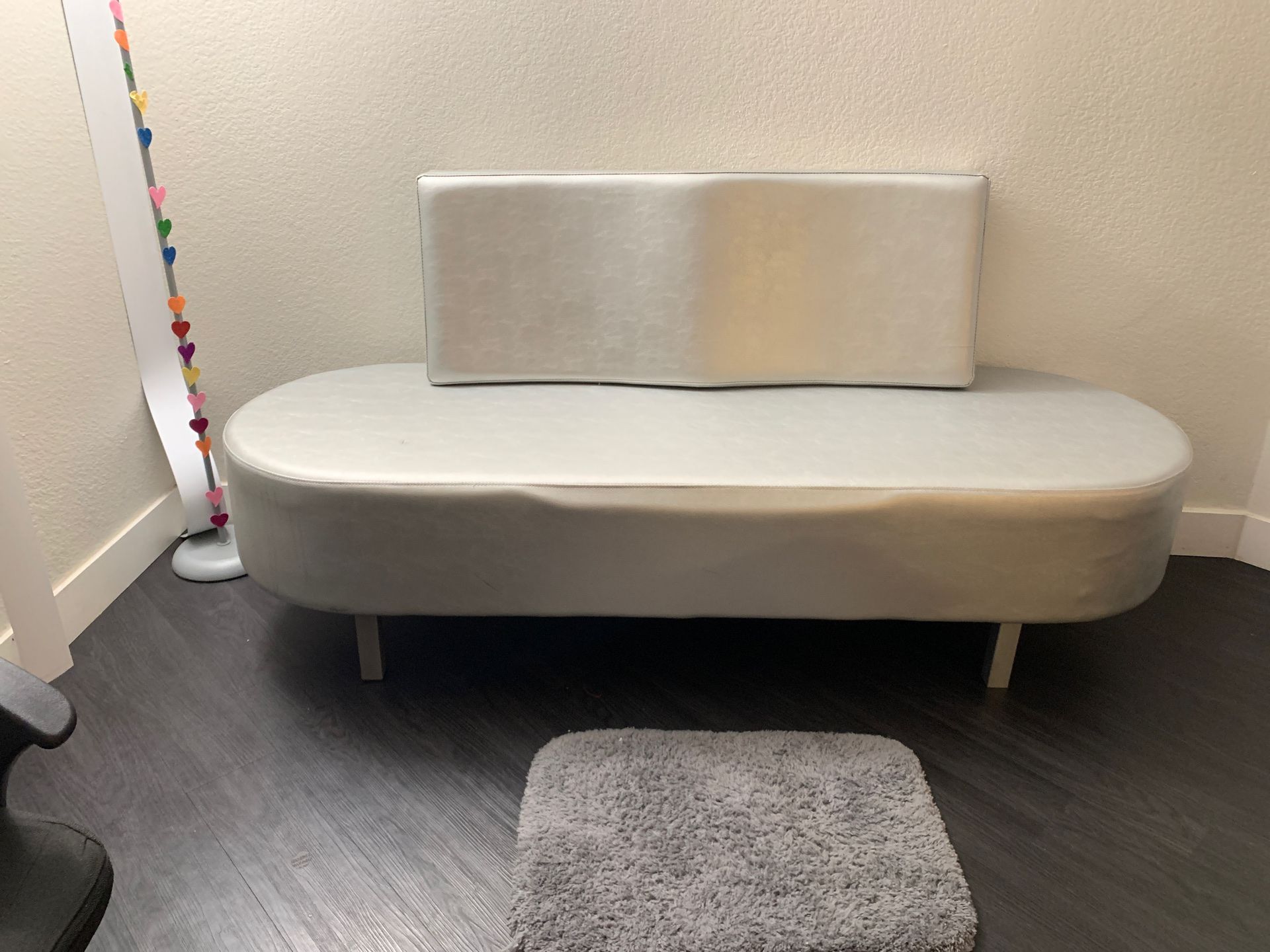 Sofa in good condition ,cash/ pick up only