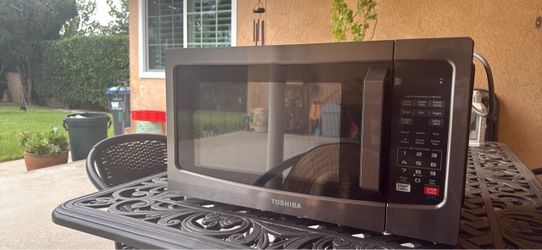 Brand New Toshiba Countertop Microwave – Stainless Steel