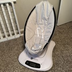 4moms Mamaroo multimotion baby swing