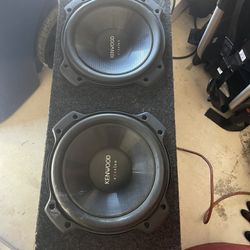 2 10in Kenwood Subs/ Box & 1500 Watt Amp