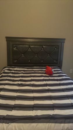 Bed frame + mattress