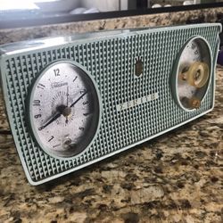 Vintage Zenith 1950s Clock Radio 