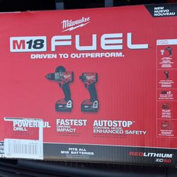 Milwaukee M18 Drill Set