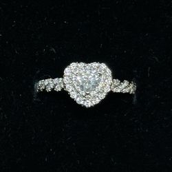 14kt White Gold Heart Shape Diamond Ring 