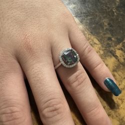 Beautiful Silver 925 Iridescent Moissanite Ring Size(7) 