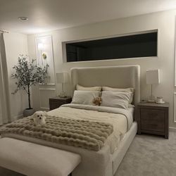 BEIGE bed W/ Wingback Headboard 🩶🩶